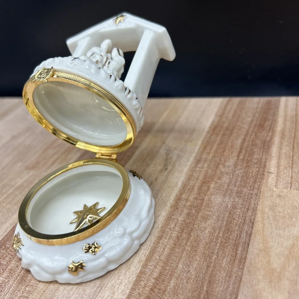 Lenox‎ Treasures 'The Holy Family' Hinged Treasure Trinket Box First Issue